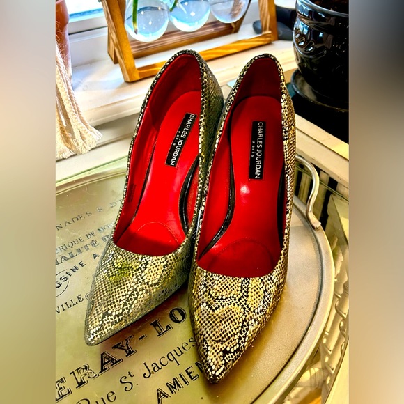 Beautiful Charles Jourdan gold pumps - Picture 1 of 3